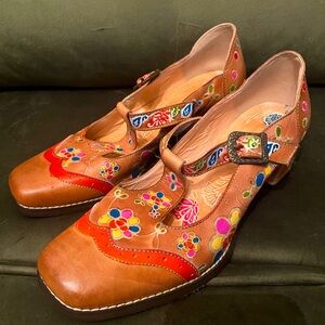 Boho style women’s shoes- new! 8.5M